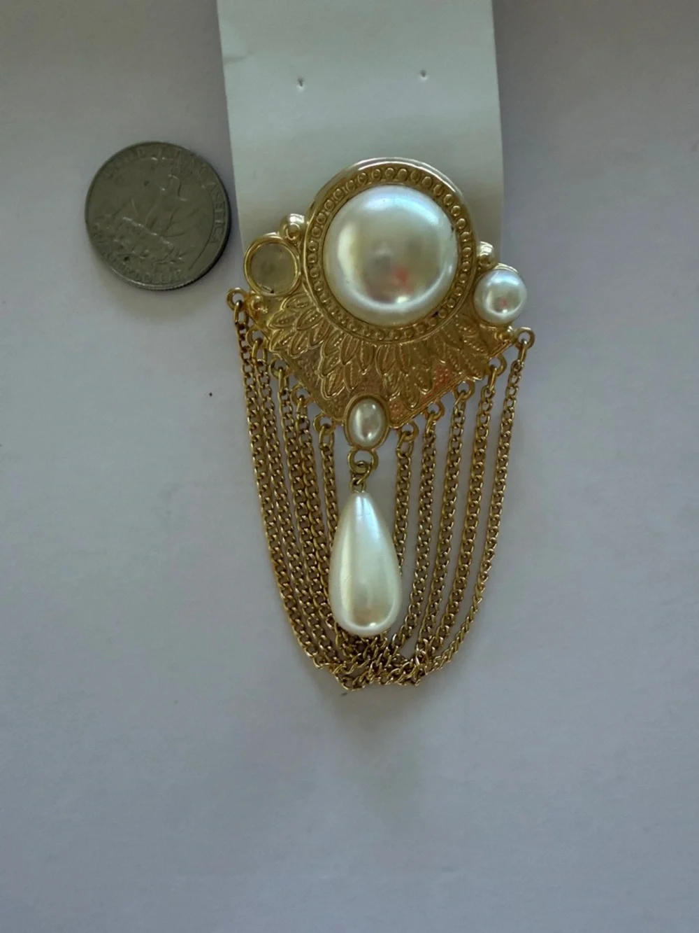 VINTAGE 80s Gold-Tone Pearl Fringe Statement Brooch - Picture 2 of 2